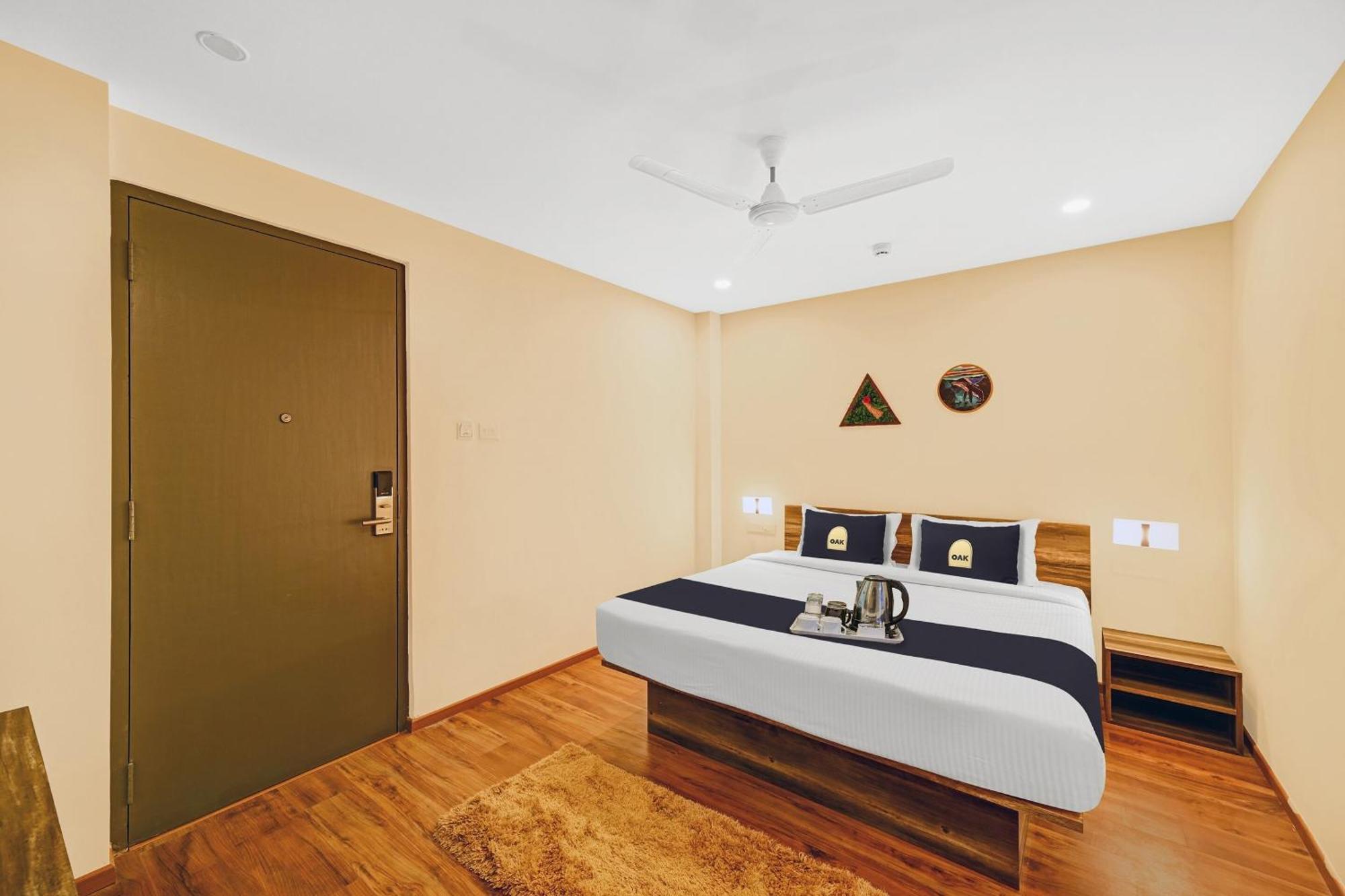 فندق Super Townhouse Oak Hillside Aqua Khandagiri المظهر الخارجي الصورة